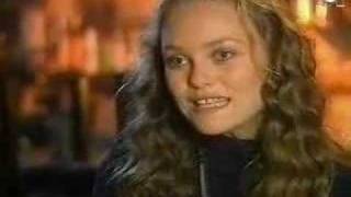 Une journée avec Vanessa Paradis [upl. by Gardas]