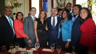 Presidente Danilo Medina comparte con la prensa en el Palacio Nacional [upl. by Ramej]