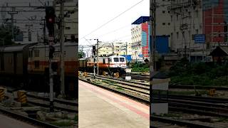 Grand entry of Howrah humsafar express 🚂 humsafar express train railways shorts shyamhembram [upl. by Ellerred667]