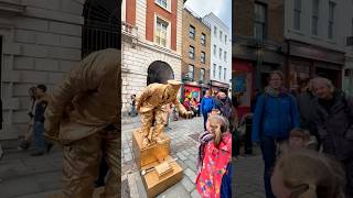 London Levitating Goldman Living Statue playing tricks with the audience livingstatue floating [upl. by Thetes]