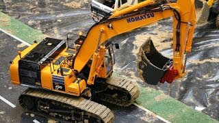 RC Komatsu PC 490 LC and CAT excavator  Emslandmodellbau Lingen 2014 [upl. by Allina]