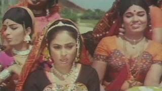 Champa Chameli Kaahe Tahre  Lata Mangeshkar Jaya Bhaduri Gaai Aur Gauri Song [upl. by Paulina]