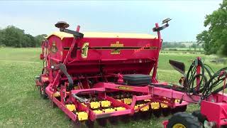 Vaderstad Rapid 300 Super XL 3 Metre Drawbar Packer  WalkaroundDemo [upl. by Aelahs]