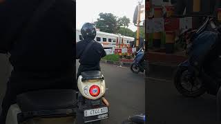 Kereta api video di perlintasan youtubeshorts anak train kereta viralvideo [upl. by Iveson913]