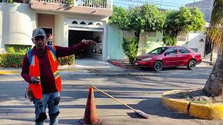 Se realizan trabajos de bacheo profundo sobre la avenida Francisco I Madero en Apatzingán [upl. by Iris179]