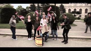 Aminata Latvia spontaneously joins a street musician [upl. by Nohsyar]