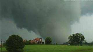 EF5 tornado April 27 2011 Tornado Outbreak in Mississippi and Alabama [upl. by Lashonda]