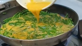 HOW TO MAKE A CHINESEstyle Garlic CHIVE OMELETTEFried egg with chives [upl. by Siradal900]