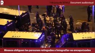 Mossos obliguen les persones retingudes a fotografiarse encaputxades [upl. by Waldon]