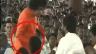 Sai Sathya Sai Babas amazing magic tricks [upl. by Gustie851]