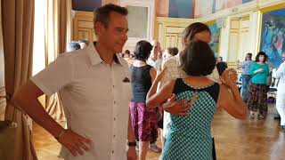 Initiation au tango à la mairie de Tarbes  Tarbes en Tango 2018  Mercredi 22 août 2018 [upl. by Ahtenak548]