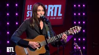 Carla Bruni  Quelquun ma dit en live dans le Grand Studio RTL  RTL  RTL [upl. by Ailedo]