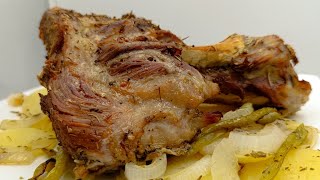 Codillo de cerdo al horno [upl. by Nivlag]