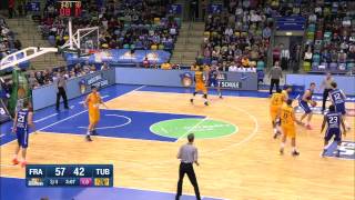 Buzzerbeater Johannes Voigtmann  Center mit Range [upl. by Addiel]