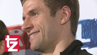 FC Bayern Fussballstar Thomas Müller engagiert sich für Waisenkinder [upl. by Ahcsap479]