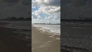 Lekkere strandwandeling hoekvanholland golven wind wolken zee strand surfen [upl. by Nneb]