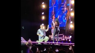 Las propuestas de matrimonio 💍 no estuvieron exentas en el concierto de Romeo Santos [upl. by Guenevere]