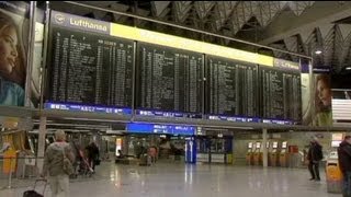 200 controladores de tierra mantienen en jaque al aeropuerto de Francfort [upl. by Dennet973]