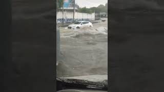 Siguen las imprudencias en los arroyos de Barranquilla este conductor retó a la corriente de agua [upl. by Marks]