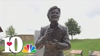 A Pat Summitt statue sits in Clarksville honoring her legacy [upl. by Donal387]