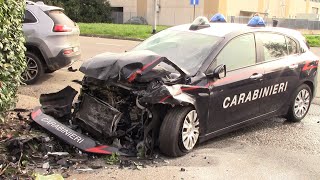 CARABINIERI SI SCHIANTANO DURANTE INSEGUIMENTO ARRIVO CARABINIERI IN SIRENAELI COMOAPS VVF BUSTO [upl. by Alathia]