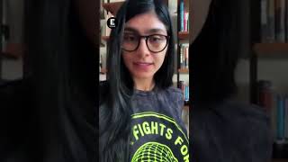 Espero tu muerte dolorosa Mia Khalifa envía duro mensaje en español a Bashar al Assad [upl. by Berrie282]