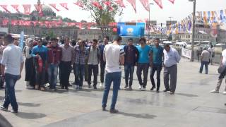 Baile Turco Hombres  Calles de Estambul  Turquía [upl. by Honig814]