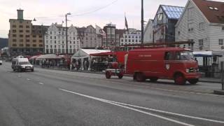 Gamle brannbiler på Torget i Bergen [upl. by Gnouhk131]