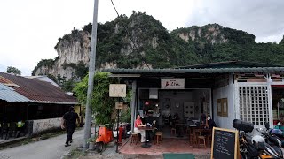 I found The most peaceful quotRock Mountain Kopitiamquot in Malaysia [upl. by Garratt491]