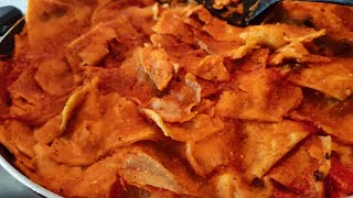 Como Preparo CHILAQUILES ROJOS Con Crema y Queso La Receta [upl. by Kathi]