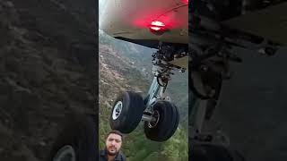 Airplane crash landing on dangerous runway automobile justplanes flight [upl. by Cram851]