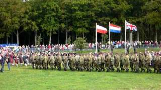 Doedelzak band tijdens Herdenking op Ginkelse Heide Slag om Arnhem Pipe Band [upl. by Shandra]