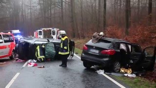 Vier Schwerverletzte bei Frontalcrash B275 TaunussteinNeuhof [upl. by Eugnimod]