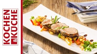 Schweinsfilet im Kräutermantel grillen  Kochen und Küche [upl. by Nalaf]