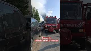 Feuerwehr Blaulicht im Einsatz in Istanbul Stadtteil Beyoglu Cihangir [upl. by Huggins]