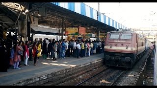 Full Speed Express Passenger Train Passing From Andheri Station Mumbai India 2015 HD VIDEO [upl. by Ardeed987]