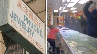 8 armed suspects clear out Oakland Chinatown jewelry store  EXCLUSIVE [upl. by Sall]