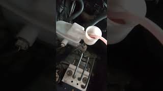 Serviceflashing brake oil Toyota Vigo Part 1 [upl. by Feldman]