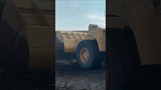 Caterpillar 990 Wheel Loader Loading Coal On Lorries [upl. by Domingo]