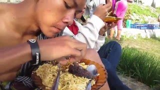 Makan Gila  Nasi GorengIndomieteh Manis di Sopo Agape Danau Toba  Indonesian Cooking [upl. by Ayidan]