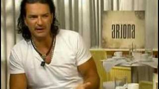 Ricardo Arjona y el dueto con Marta Sanchez [upl. by Enitnatsnoc250]