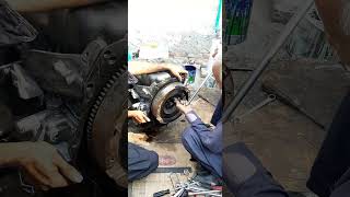 How to fitting a flywheel boldkashi mechanic viral shot isuzu truke [upl. by Esyle]