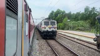 12217KochuveliChandigarh Kerala sampark kranti express crossing 20910 Porbandar Kochuveli SF Expres [upl. by Ecam]