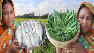 FARM FRESH Lady’s Finger With Mrigal Fish Recipe Bhindi Masala Curry Okra Jhol Cooking Village Food [upl. by Aicirtam]