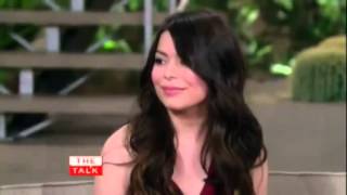 25 09 Miranda Cosgrove divulgando o EP High Maintenance no The Talk [upl. by Suryt441]