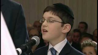 Chazzan Avromi Freilich sings Eishes Chayil with his son at a Chuppah [upl. by Cicenia]