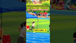 初中運動會4X200米接力賽又現精彩時刻女生接棒時最後一名卻在最後一刻極限反超奪得冠軍網友：從她追所有人跑到所有人在追她 [upl. by Dazraf871]