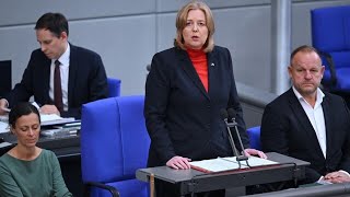 Schweigeminute für Opfer in Israel im Bundestag [upl. by Htrow391]