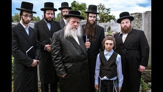 Menashe 2017 Trailer OmU [upl. by Adrianna402]