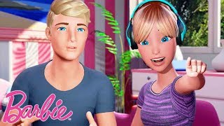 Défi lis sur mes lèvres avec Ken  Vlogs de Barbie  BarbieFrancais [upl. by Ardnuassac94]